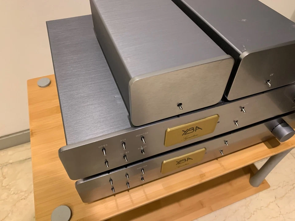 Preamplificatore YBA SIGNATURE 4 TELAI usato - Immagine 3 di 4