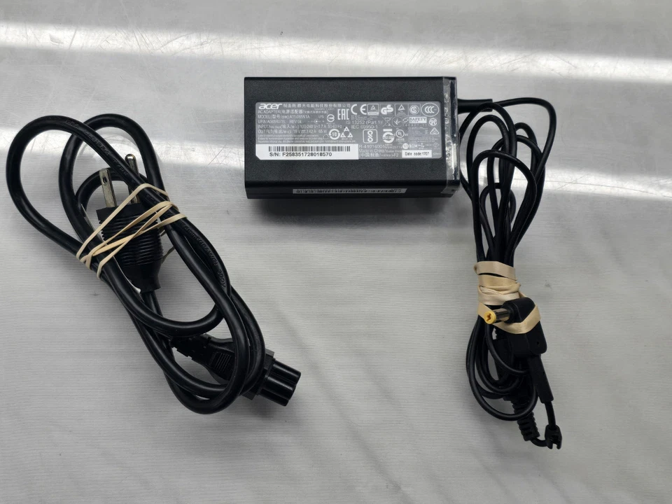 Cargador Adaptador de Corriente CA Original Original ACER A11-065N1A 19V 3.42A 65W Foto 2 de 4