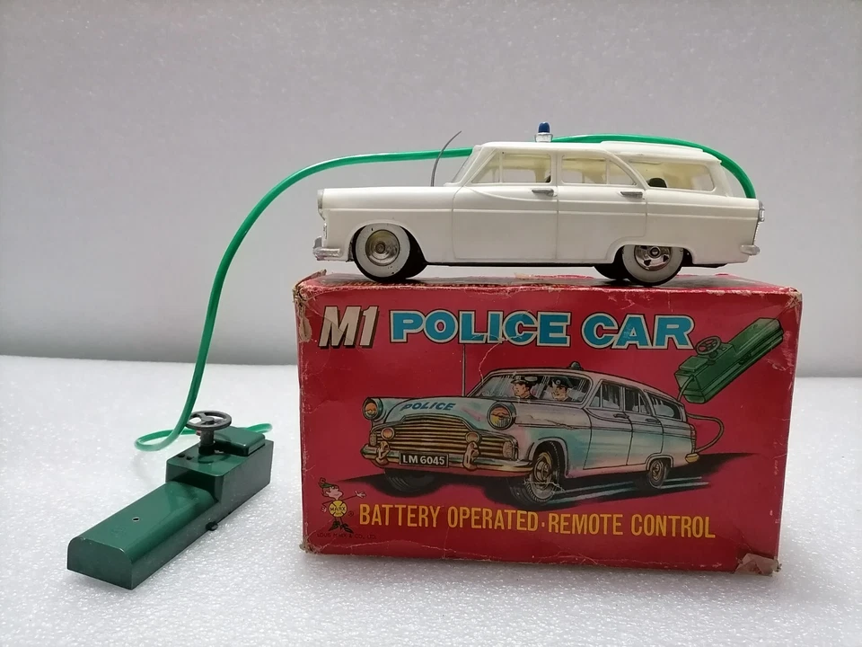 FORD ZEPHYR Police Car M1 - Vintage Remote control toys , MARX TOYS 1960s - Image 3 of 4