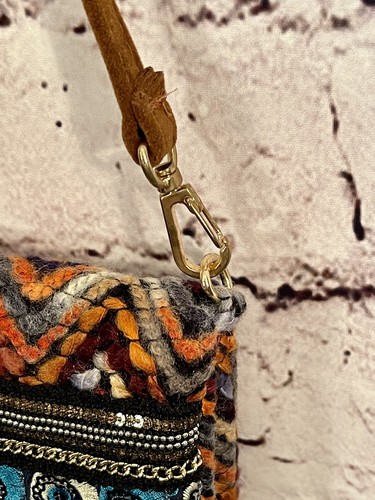 Knitted Yarn Embroidered Purse Beautiful - Picture 5 of 9