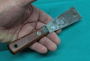 1970's Red Devil #4103 1-1/2" STIFF Putty Knife/Scraper Hardwood Hanger Hole