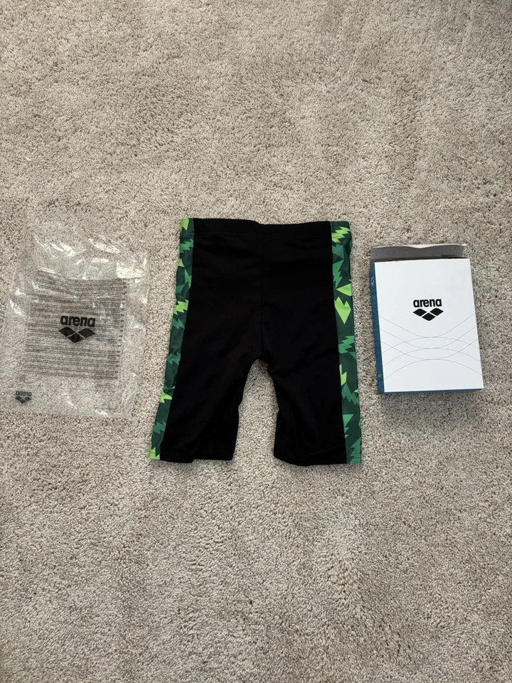 黑色竞技场泳装 Jammers 带绿色闪电设计,尺寸 24 — 第 2/4 张图片