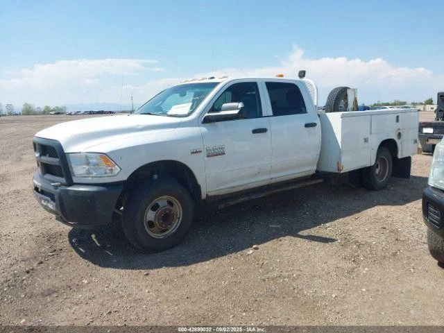 Conjunto de puerta trasera izquierda usado lado trasero se adapta a: camioneta Ram Dodge 3500 2015 eléctrica Foto 3 de 4