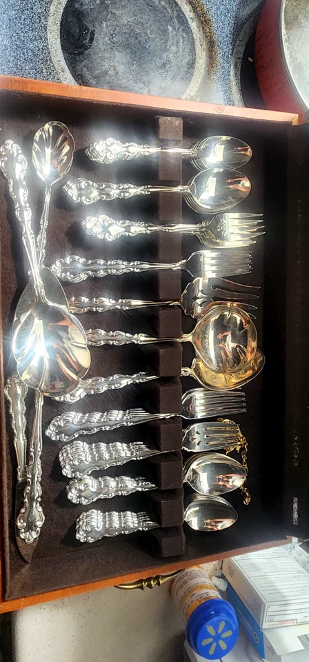 Modern Baroque by Community Oneida Silverplate Flatware 12 Settings 75 pieces - Image 3 of 4