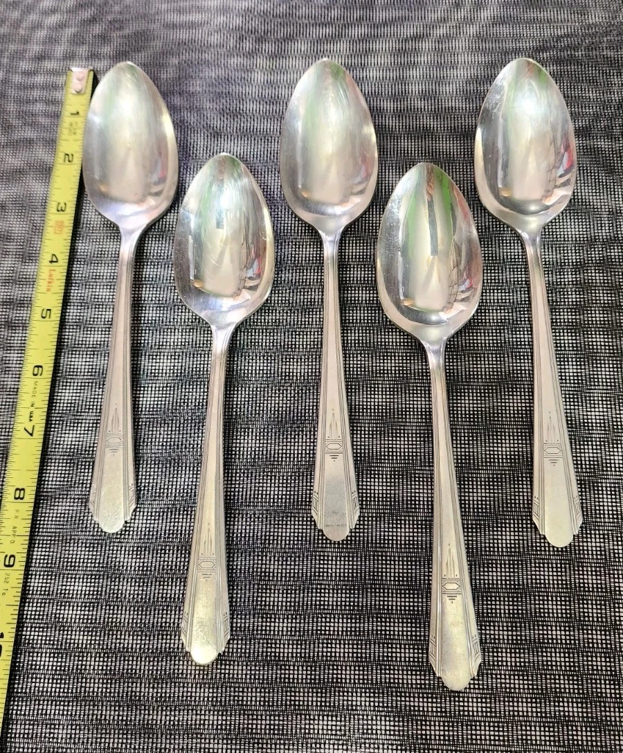 Wm. Rogers An Art Deco 1900-1940 Antique US Silver-Plated Flatware