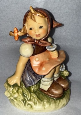 Hummel Goebel ''In the Meadow'' 4.0'' #459 Collectible