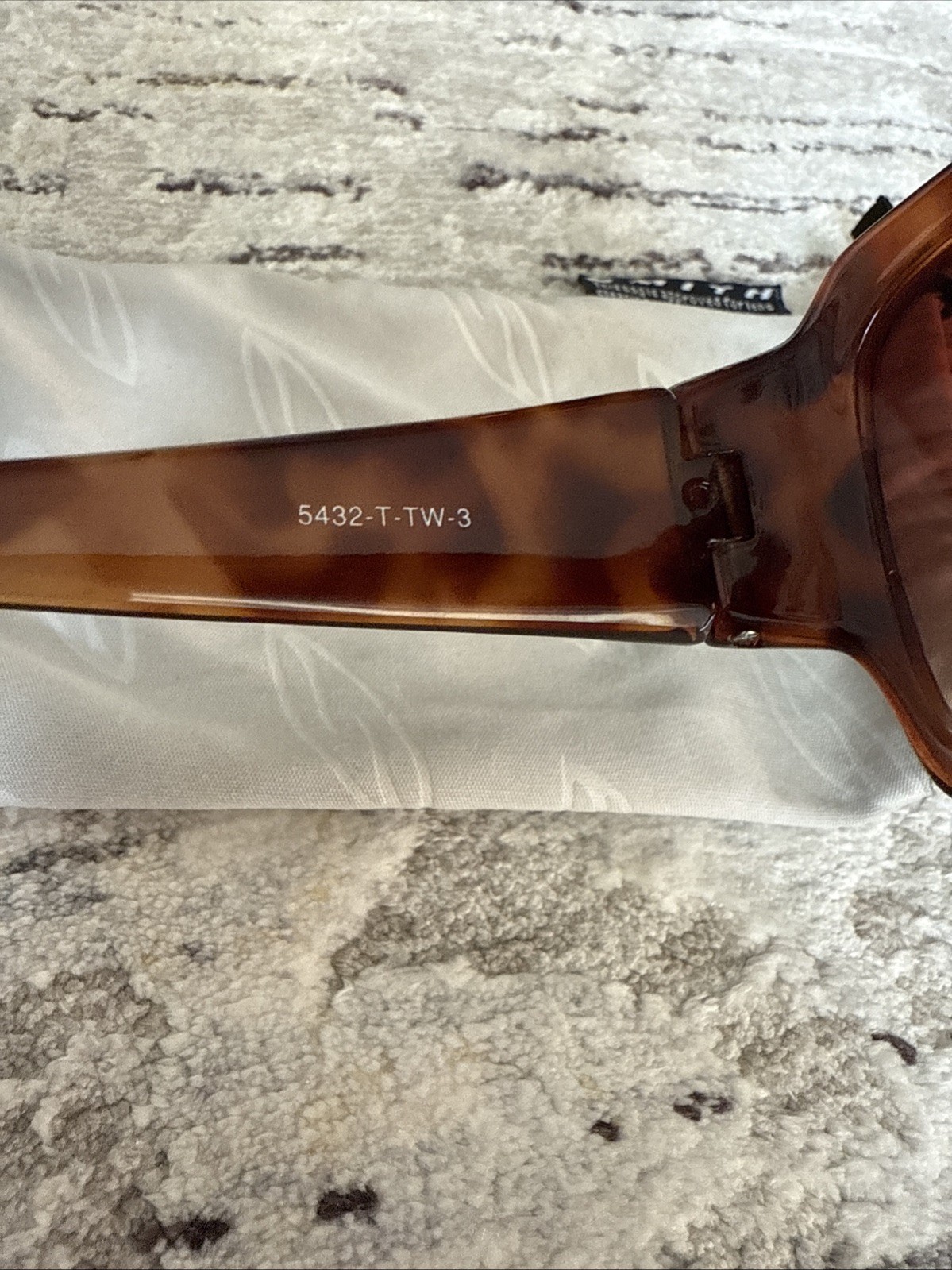 Smith’s Tortoise Shell Sunglasses with Polarized … - image 6