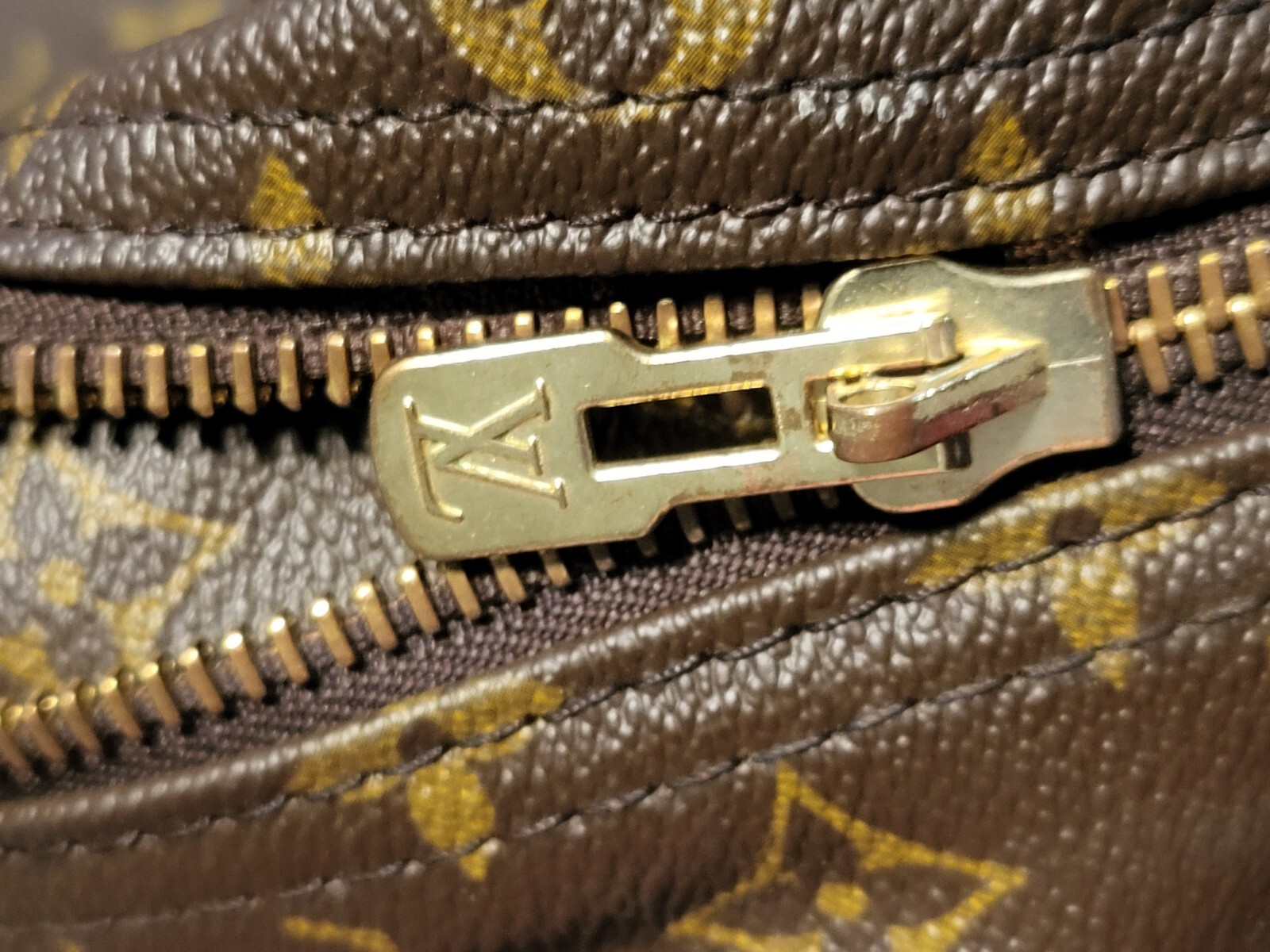 Authentic LOUIS VUITTON Sirius 70 Soft Side Monogram Suitcase pre-owned 1990 image 6