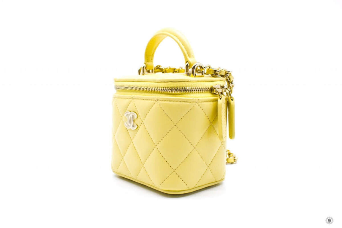 NEW Chanel AP2198B06660 Small Vanity Case Yellow / NG754 NEW Chanel AP2198B06660 Small Vanity Case Yellow / NG754