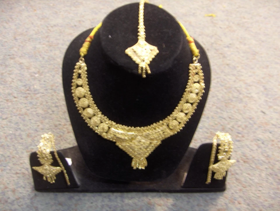 Sari aus Indien unbenutzt mit Bluse u .gold farbenem Schmuckset als Zugabe - Bild 2 von 3
