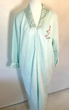 Vtg Casual Night Women's Small Robe/Housecoat Satin Trim Embroidered Green