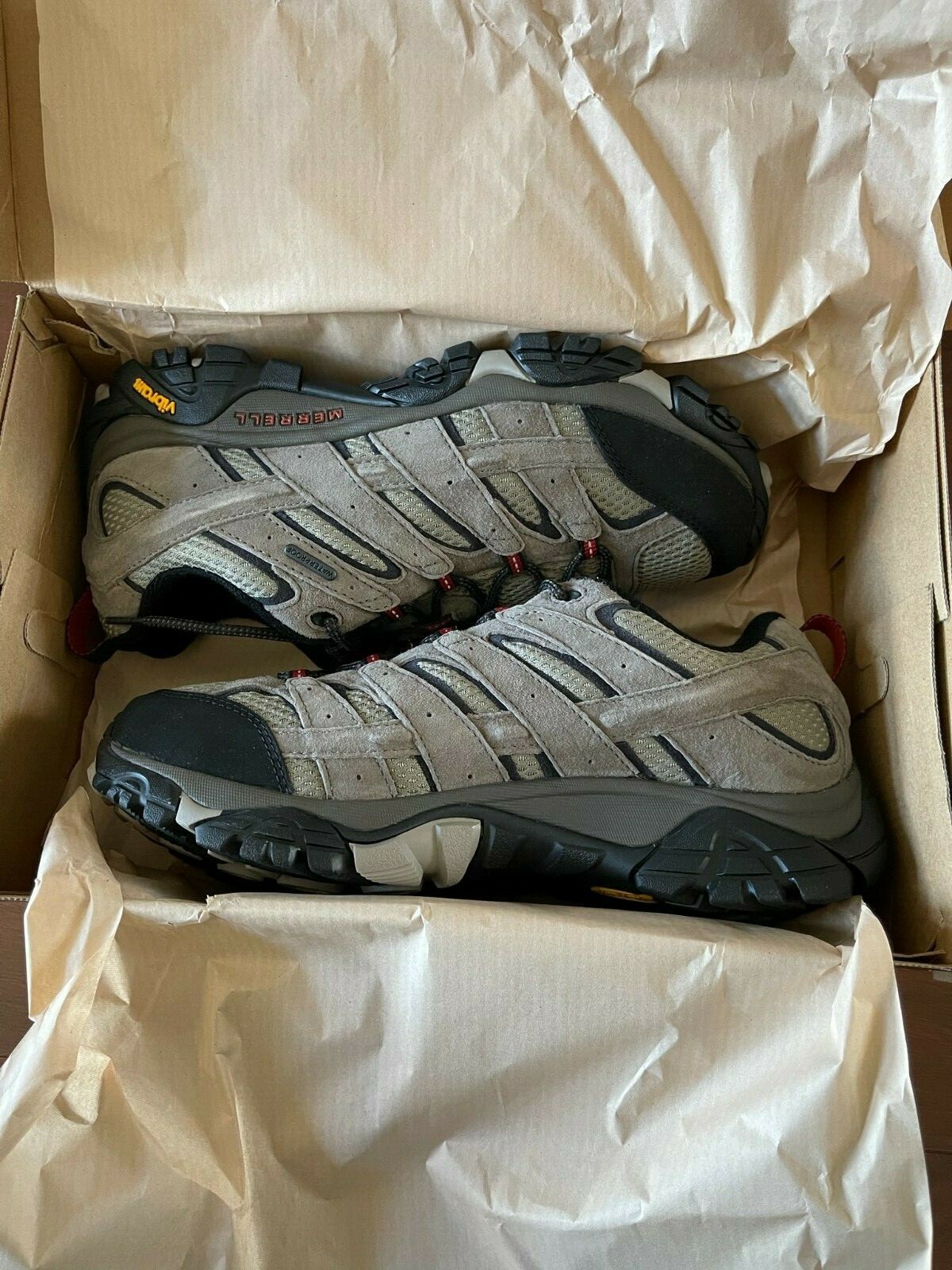 BNIB Merrell Moab 2 Waterproof Hiking Shoes for Men, Size 9 Wide