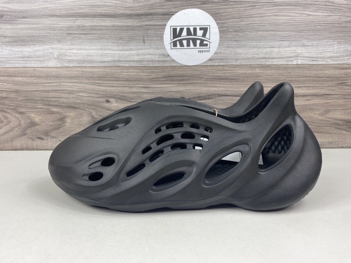 靴 YZY FOAM RNNR HP8739 ONYX s-l400.jpg