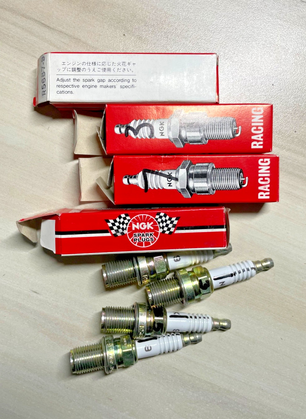LOT OF 4 GENUINE NGK RACING SPARK PLUGS R5687-9 / 3979