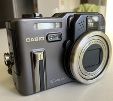 Casio Exilim Pro Ex- P700 Fotocamera.  Obiettivo Canon. CCD. Sensore 1/1.8”