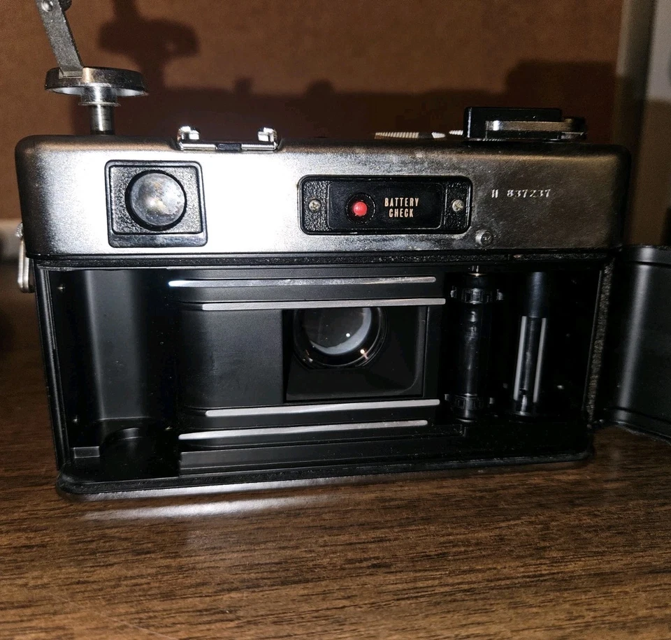 Yashica Electro 35 GSN 35mm Film Camera 1:1.7 45mm Lens - Untested - Image 4 of 4