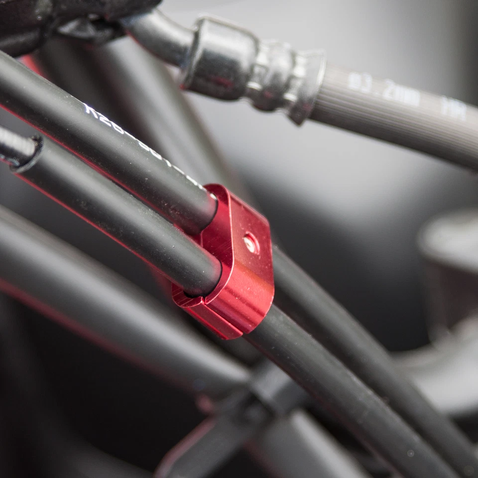 Espaciador de línea de freno rojo universal accesorio motocicleta abrazadera de cable de acelerador Foto 3 de 4