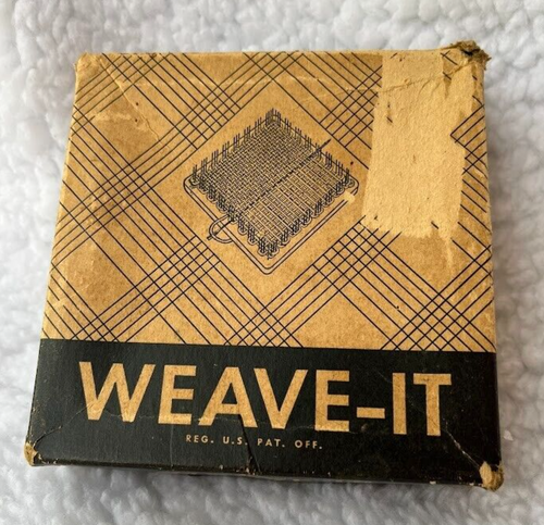 VINTAGE ~ WEAVE-IT 5" x 5" LOOM IN ORIGINAL BOX WITH NEEDLE ~ BY DONAR PRODUCTS