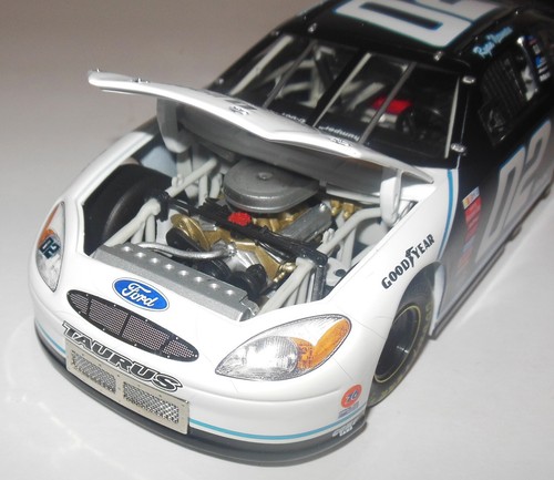 2001 Team Caliber Ryan Newman #02 Rookie Nascar BGN Win 1:24 - Factory Autograph - Picture 5 of 9