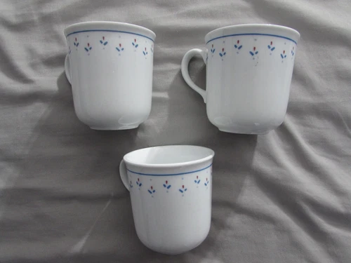 3 VTG CORNING NY USA Coffee Tea Cup Mug Glass White Country Folk Art Blue Red 81