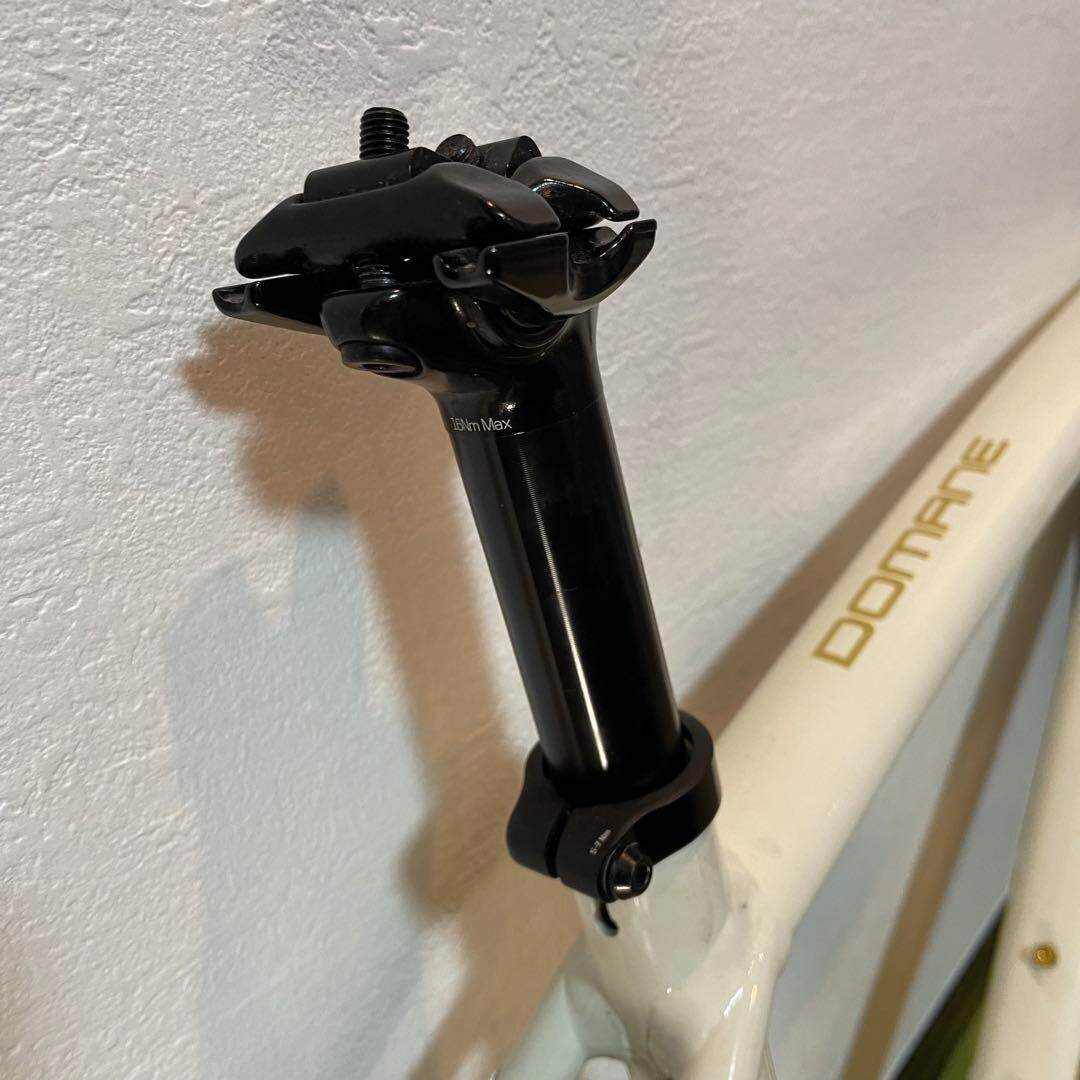 TREKdomaneAL4訳あり 総走行距離100㎞未満】トレック 人気の赤 希少 TREK Domane AL 4