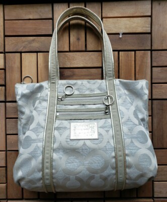COACH shoulder bag ポピー ハリーベージュ×メタリック COACH shoulder bag ポピー ハリーベージュ×メタリック - メルカリ