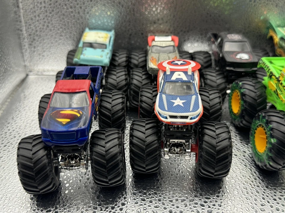 Hot Wheels Monster Jam Lote 9 Camiones Superman Capitán América Grave Digger Marvel Foto 2 de 4