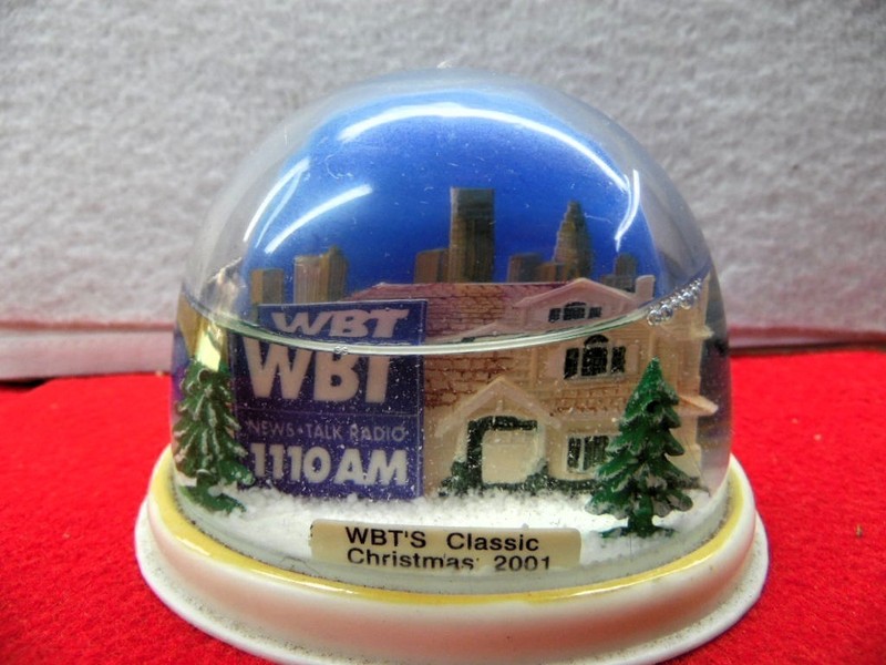 VINTAGE 2001 WBT NEWS TALK RADIO CLASSIC CHRISTMAS DOME APPROX.3-1/2" TALL