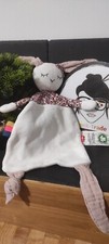 Doudou Lapin Plat Blanc et Rose Kikadu bio fleurs noeud sommeil dort Endormi