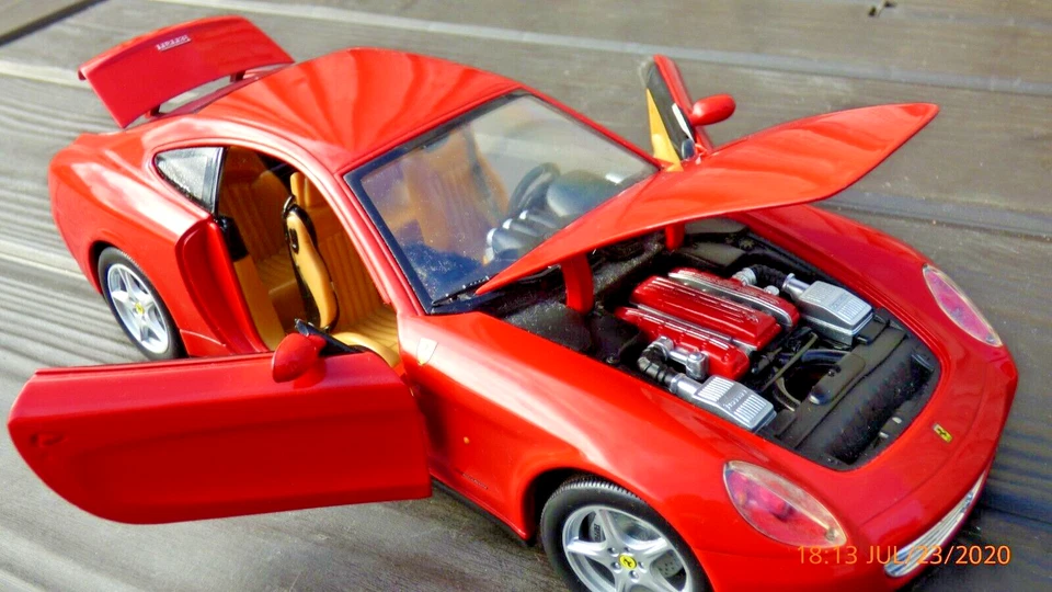 Ferrari 612 Scaglietti 1:18 Red Hot Wheels Vintage V12 Juguete Modelo Coche Coleccionable Foto 3 de 4