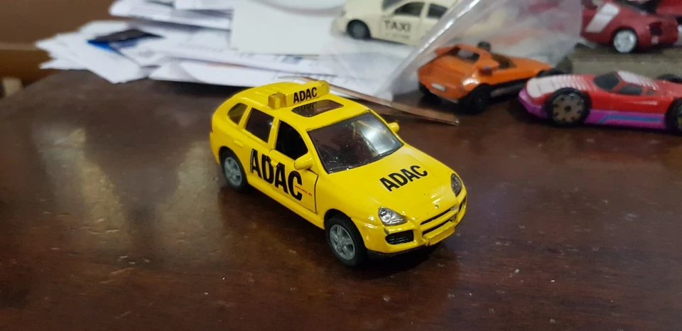 SIKU 1062 PORSCHE CAYENNE TURBO ADAC VERY GOOD - Immagine 2 di 4