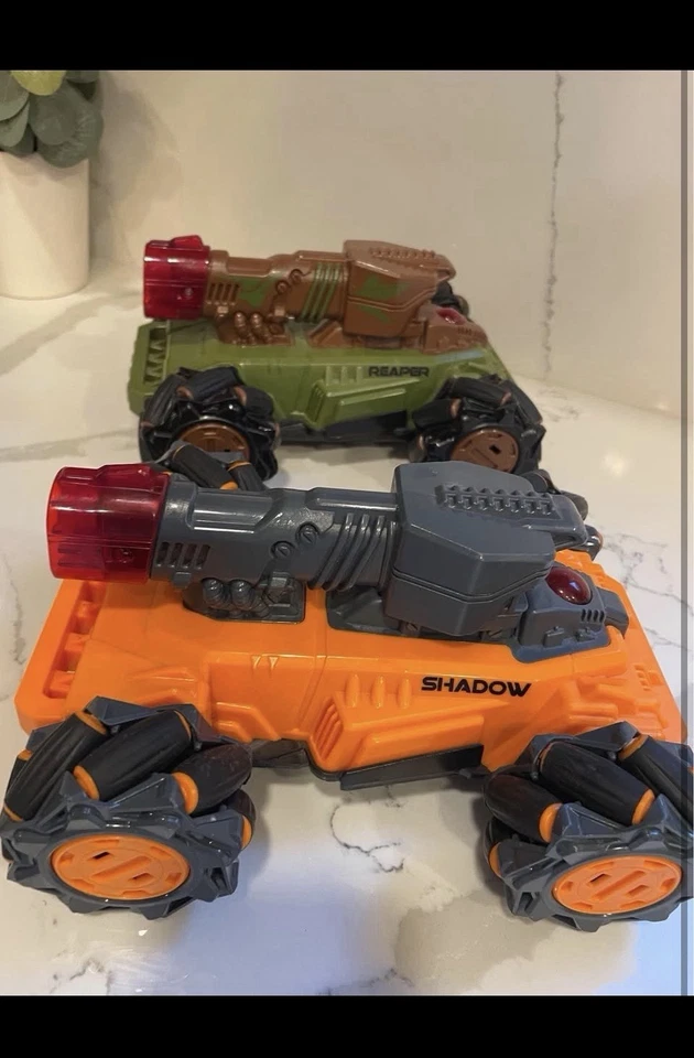 Laser Battle Hunters Shadow & Reaper Radio Control Vehicles No Remote Control - Image 2 of 4