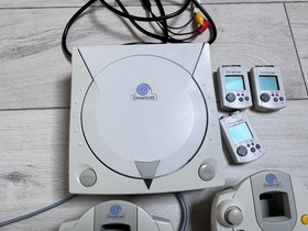 Sega Dreamcast HKT-3030 Console With 2 Controllers And 3 VMUs