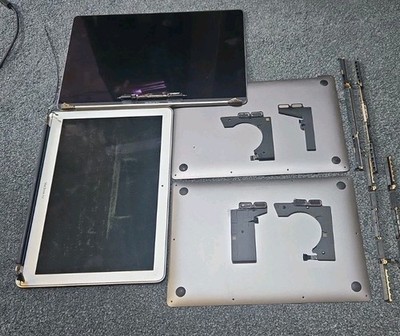Apple MacBook Pro Teile Konvolut 2 Bildschirme ungetestet A2337 INC Backcover siehe Des