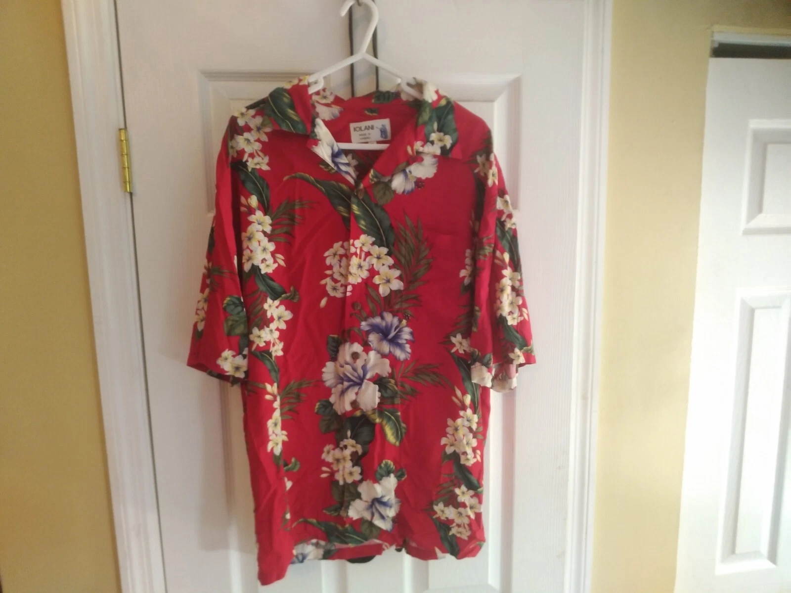 IOLANI Men's Medium Made in Hawaii Vintage Rayon Tropical Floral Hawaiian Shirt