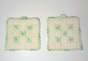 Hand Crochet Potholder Set of 2 Ivory Green Flower Vintage Retro Grannycore