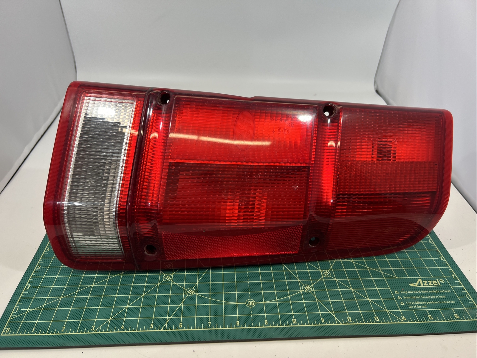 Land Rover Discovery 2 Tail Light 19982004 Right Rear OEM Used Good