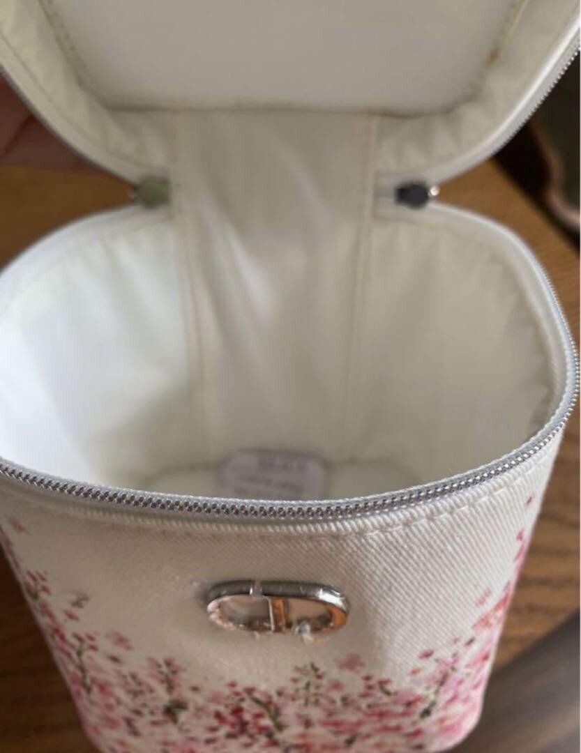 Christian Dior Vanity pouch Flower White 13×10x9.5cm Novelty Christian Dior Vanity pouch Flower White 13×10x9.5cm Novelty