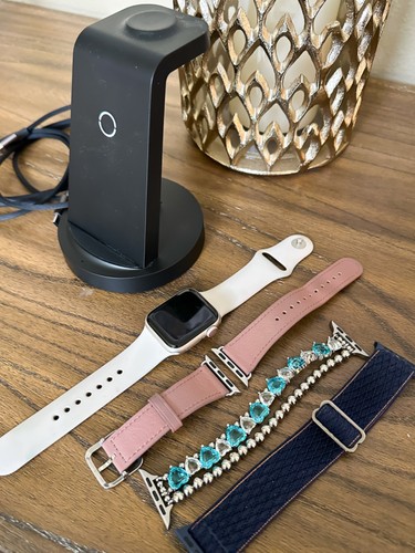 Apple Watch Series SE 2nd Generation 40mm (GPS + Cellular) Aluminum Case - Great - Photo 6 sur 11