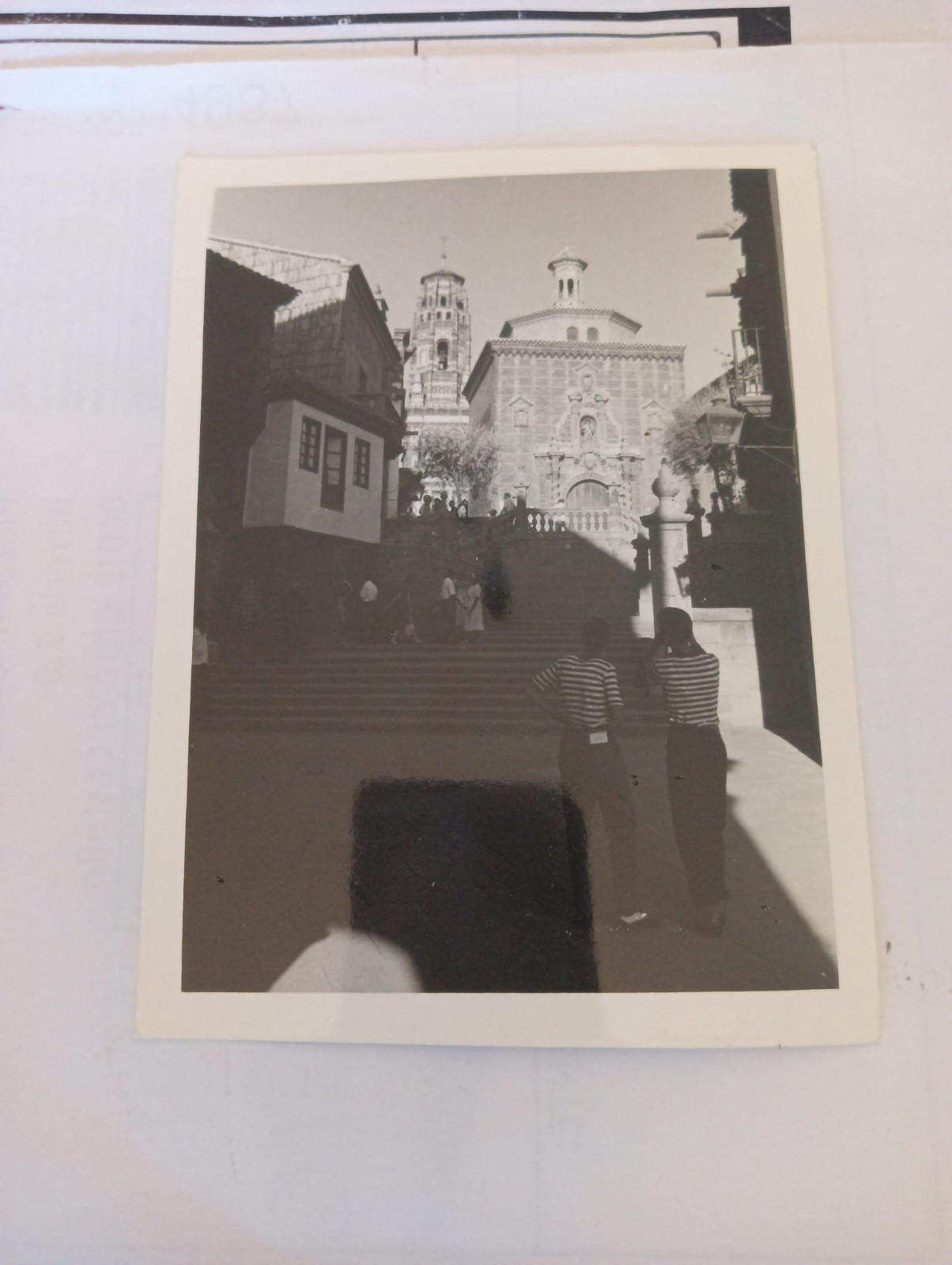 Gradas De Santiago Barcellona foto animata anni '50 '60 donne con maglia a righe