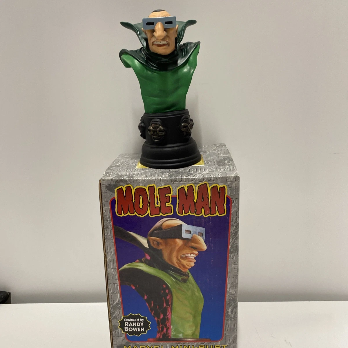 Bowen Designs 5 - 10 in Item Height Comic Book & Manga Collectible