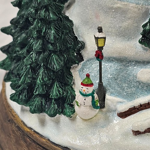 Hallmark Weihnachten in Evergreen musikalisch beleuchtete Schneekugel Deck der Hallen Neu mit Etikett - Bild 9 von 14