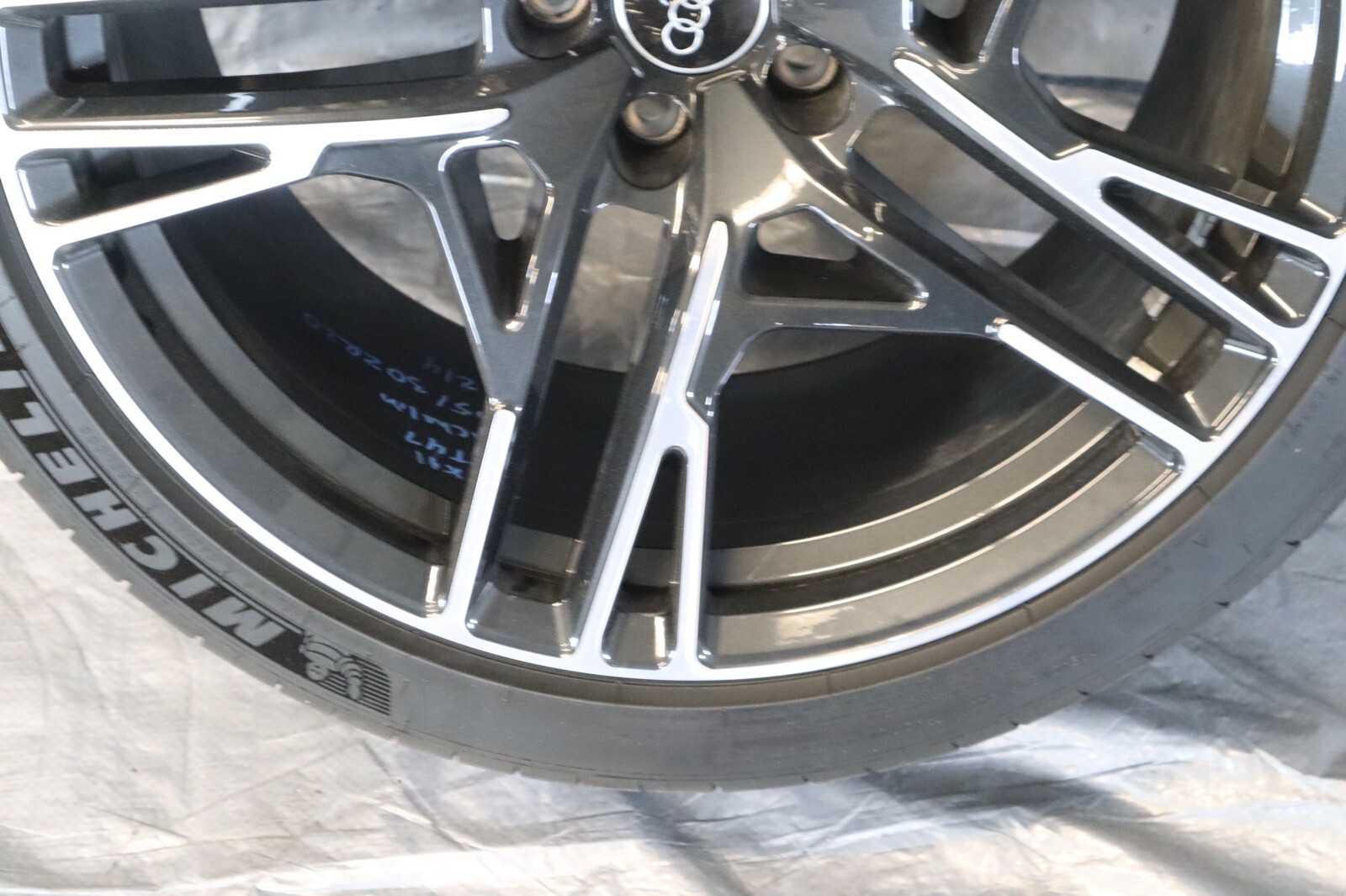 22 23 24 AUDI R8 V10 5.2L OEM REAR WHEEL RIM 20X11 +47 5X112 MICHELIN TIRE 