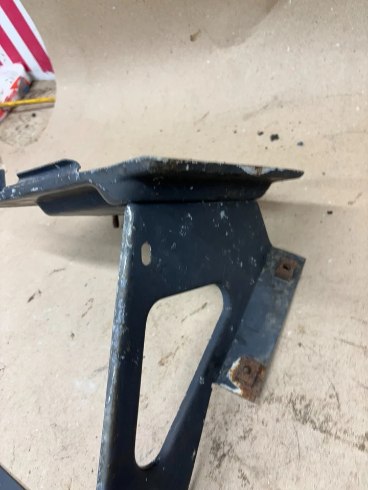 Chevrolet GMC 1988 89 90 1995 96 97 1998 BANDEJA DE BATERÍA CON SOPORTE SOPORTE USADO OE Foto 4 de 4