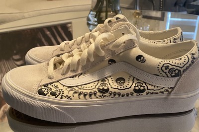 Vans Old Skool Style 36 Bandana Skulls Men's Size 7.0/Women 8.5  NWOT