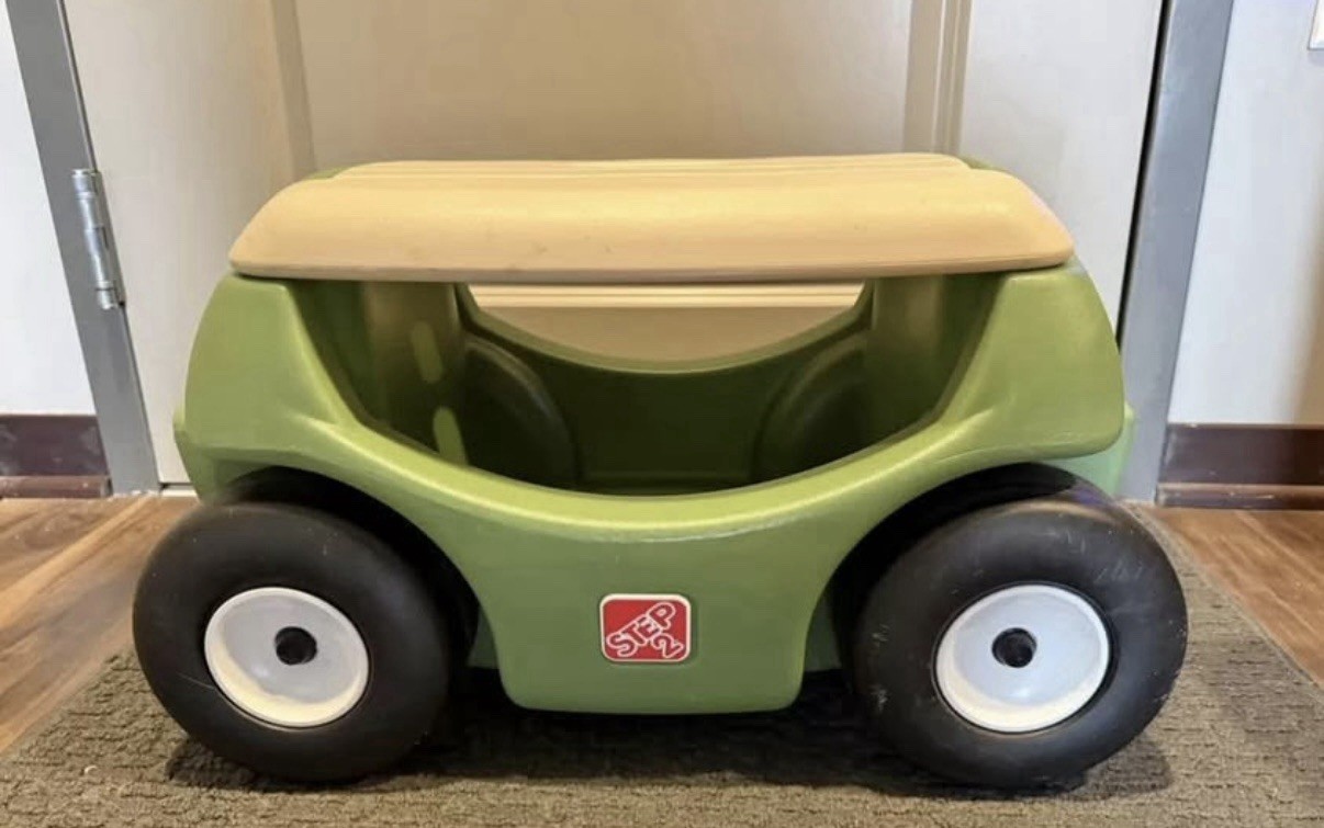 Step2 Garden Hopper Utility Cart Garden Seat