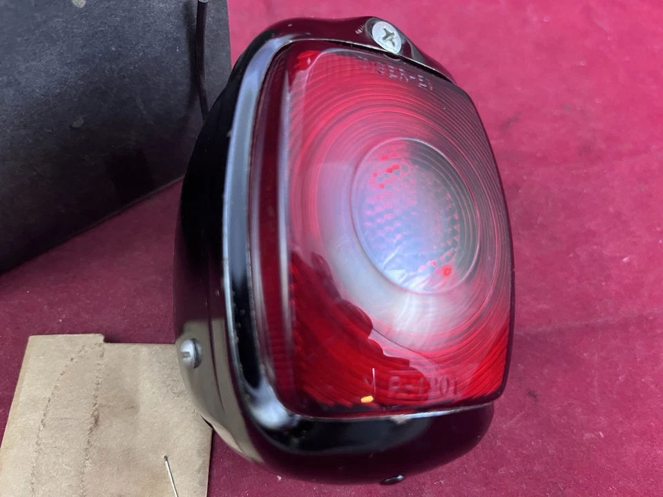 Conjunto de lámpara trasera y de parada guía para camioneta Chevrolet 1942-1953 Foto 4 de 4