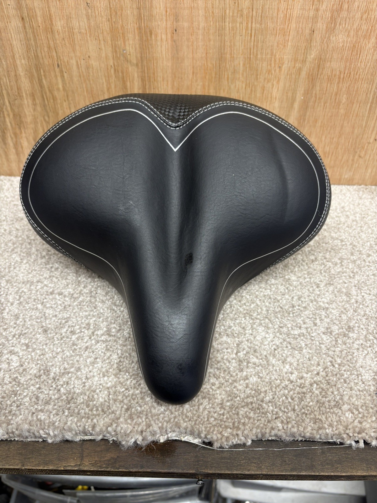 Extra-Wide Bicycle Gel Seat/Saddle with fitting tools included