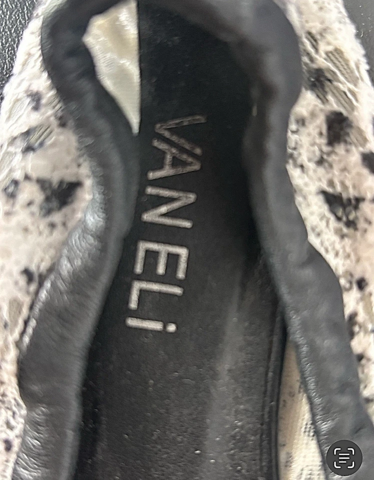 Zapatilla de ballet Vaneli piel de serpiente blanca y negra para mujer talla US 4,5 Foto 2 de 4