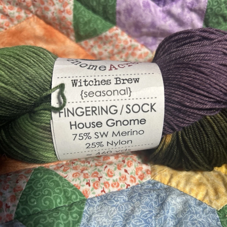 Lote De 2 Madejas De Halloween Calcetín Hilo Lana Merino Gnomo Acres Y Miss Babs Foto 3 de 4